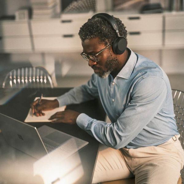 Jabra Evolve3 75 MS USB-C lifestyle